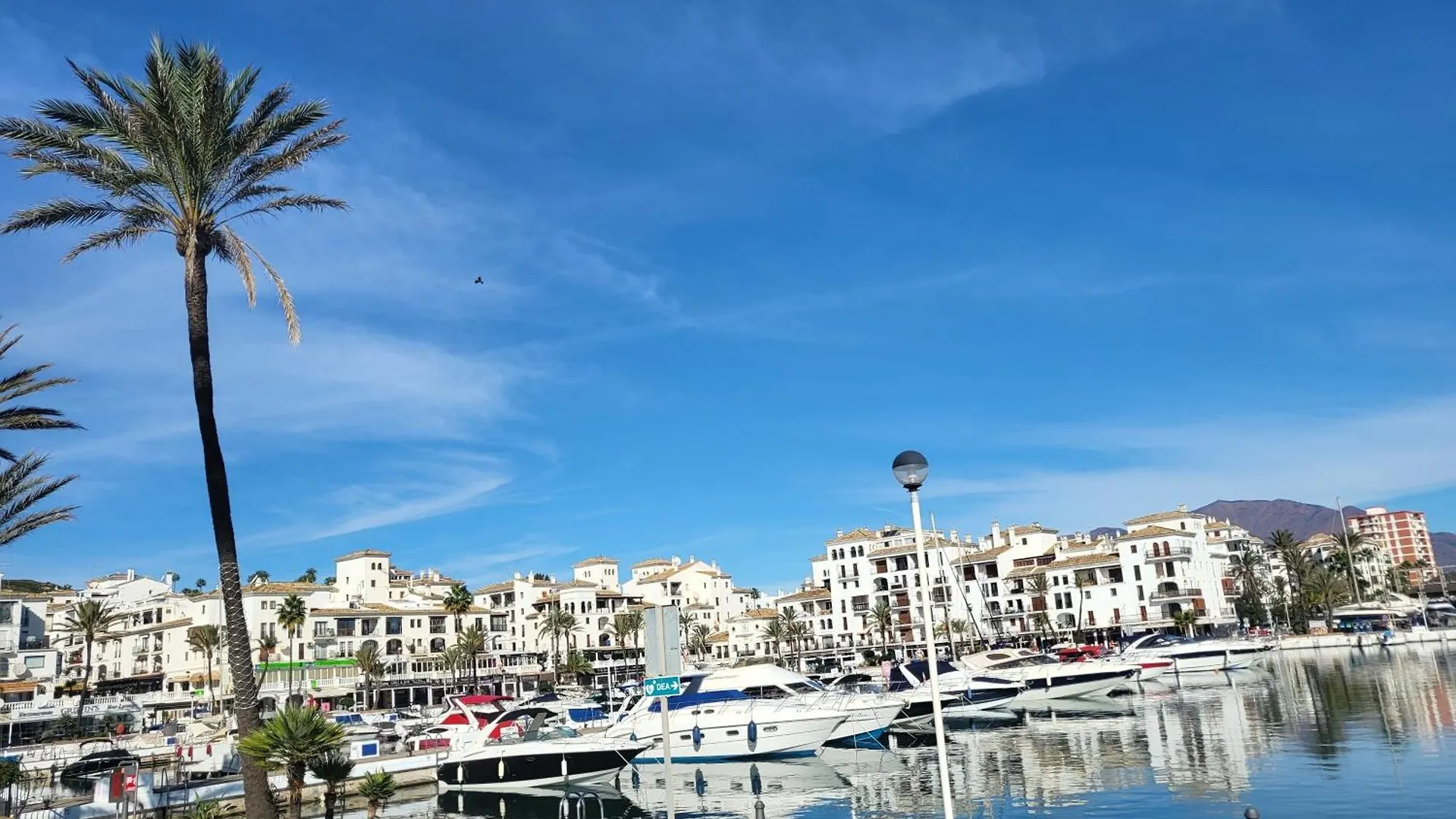 Luxury 3 Bed Apartment Marina De La Duquesa, Huge Terrace Pool Views, 500 Meters To Beach Manilva