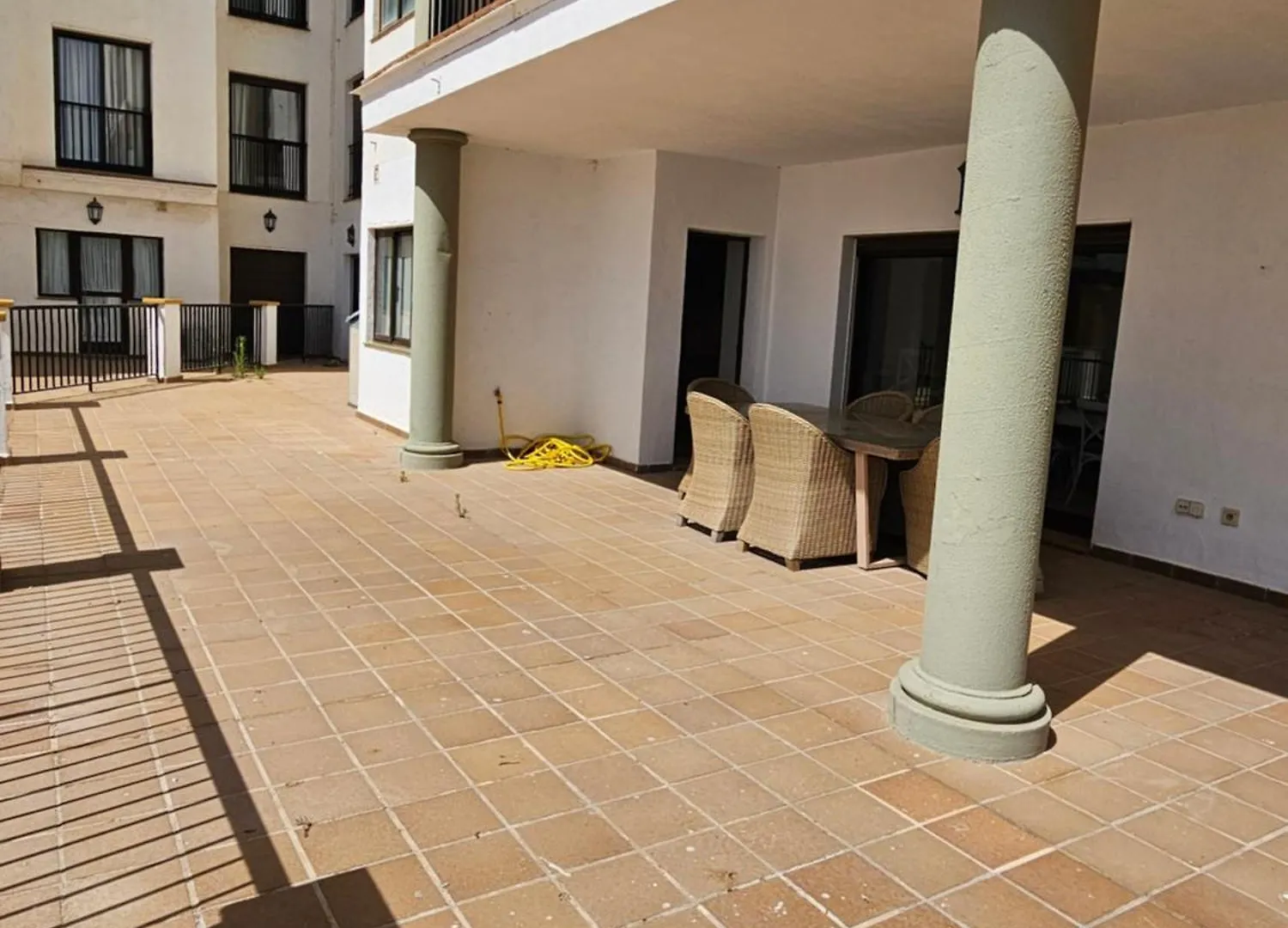 Luxury 3 Bed Apartment Marina De La Duquesa, Huge Terrace Pool Views, 500 Meters To Beach Manilva