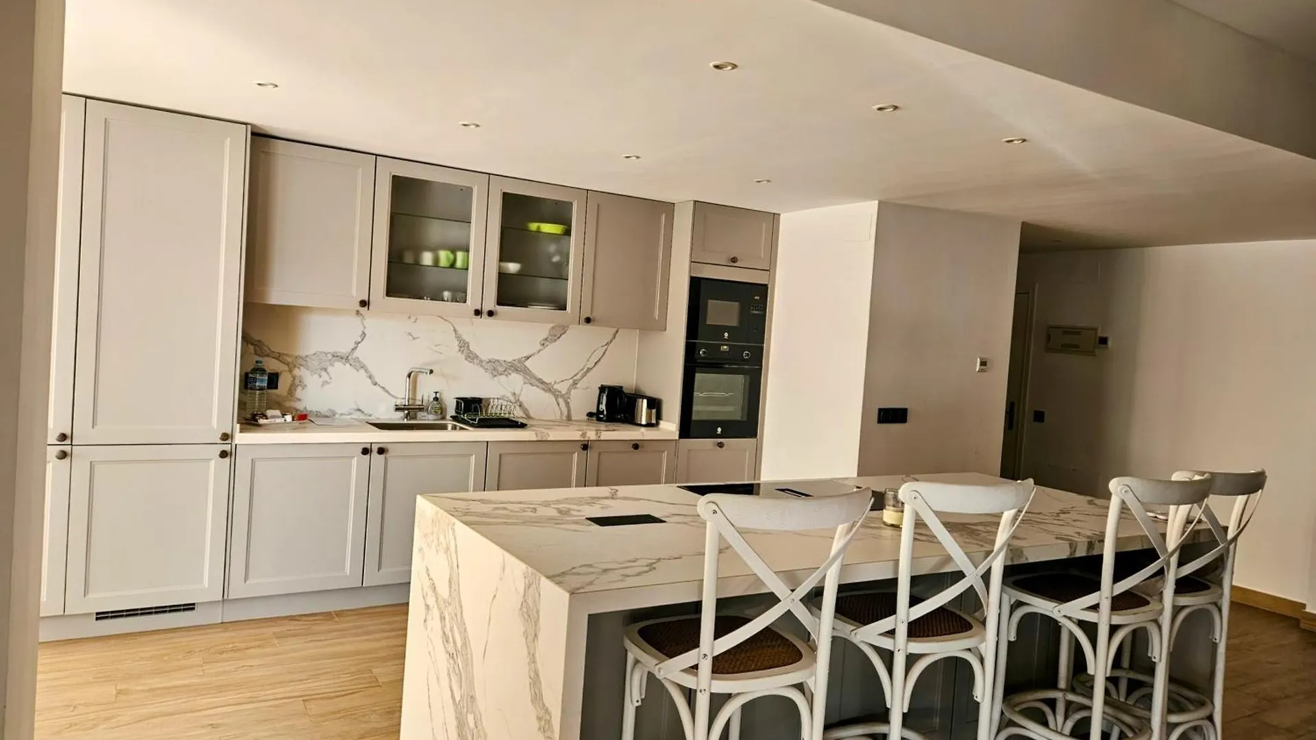 Luxury 3 Bed Apartment Marina De La Duquesa, Huge Terrace Pool Views, 500 Meters To Beach Manilva