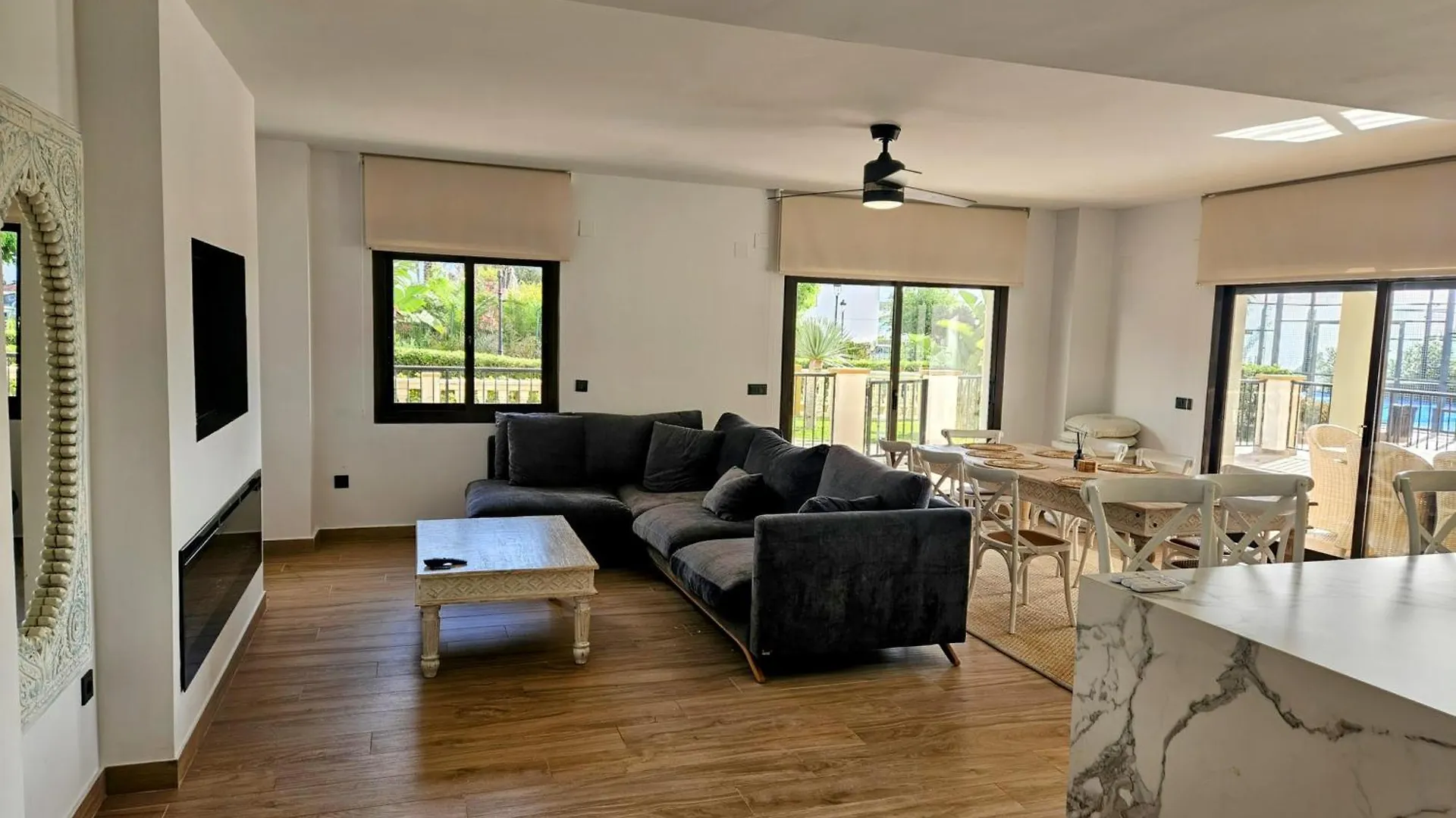 Luxury 3 Bed Apartment Marina De La Duquesa, Huge Terrace Pool Views, 500 Meters To Beach Manilva